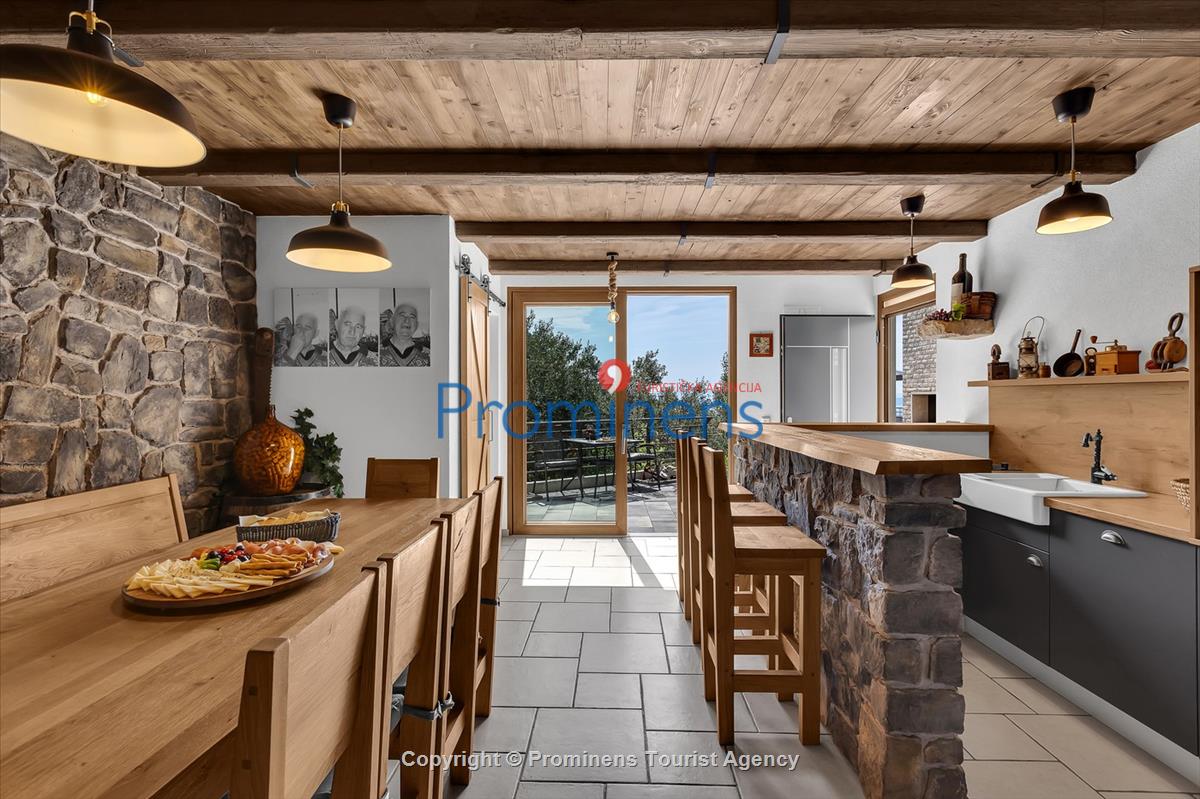 Ferienhaus Villa Oscar in Makarska mit beheiztem Pool, Whirlpool, Terrasse und Meerblick- ruhiger Familienurlaub