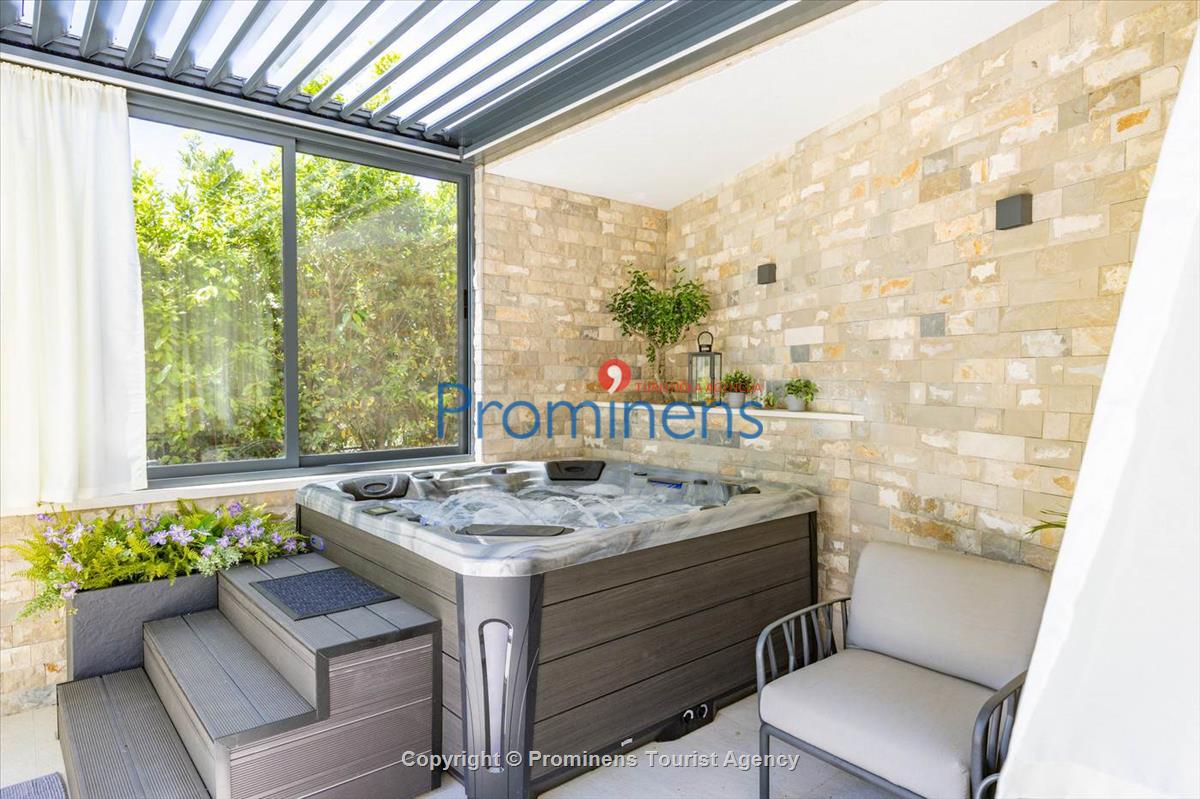 Ferienhaus Villa Oscar in Makarska mit beheiztem Pool, Whirlpool, Terrasse und Meerblick- ruhiger Familienurlaub