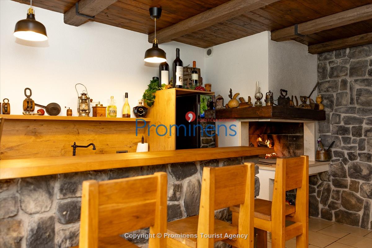 Ferienhaus Villa Oscar in Makarska mit beheiztem Pool, Whirlpool, Terrasse und Meerblick- ruhiger Familienurlaub