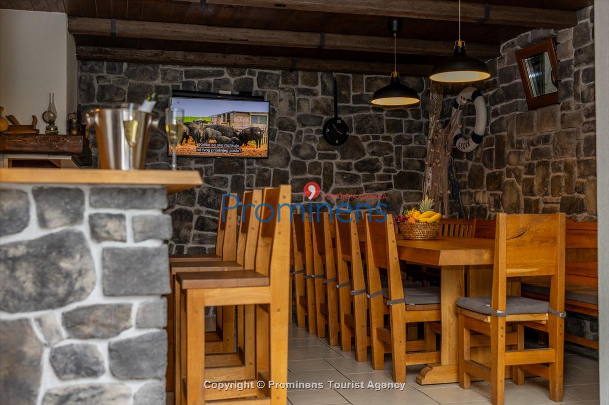 Ferienhaus Villa Oscar in Makarska mit beheiztem Pool, Whirlpool, Terrasse und Meerblick- ruhiger Familienurlaub