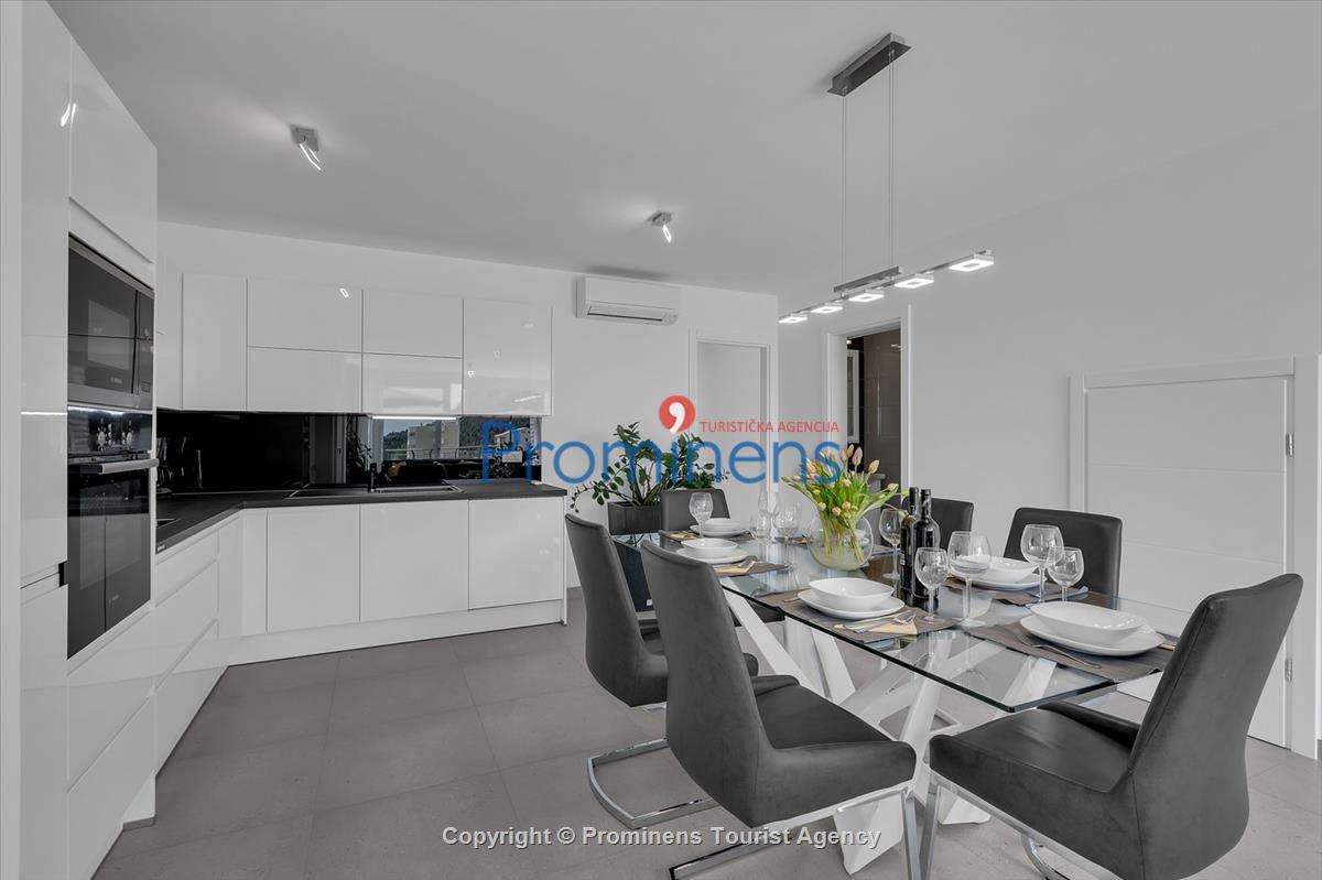 Ferienhaus Villa Oscar in Makarska mit beheiztem Pool, Whirlpool, Terrasse und Meerblick- ruhiger Familienurlaub