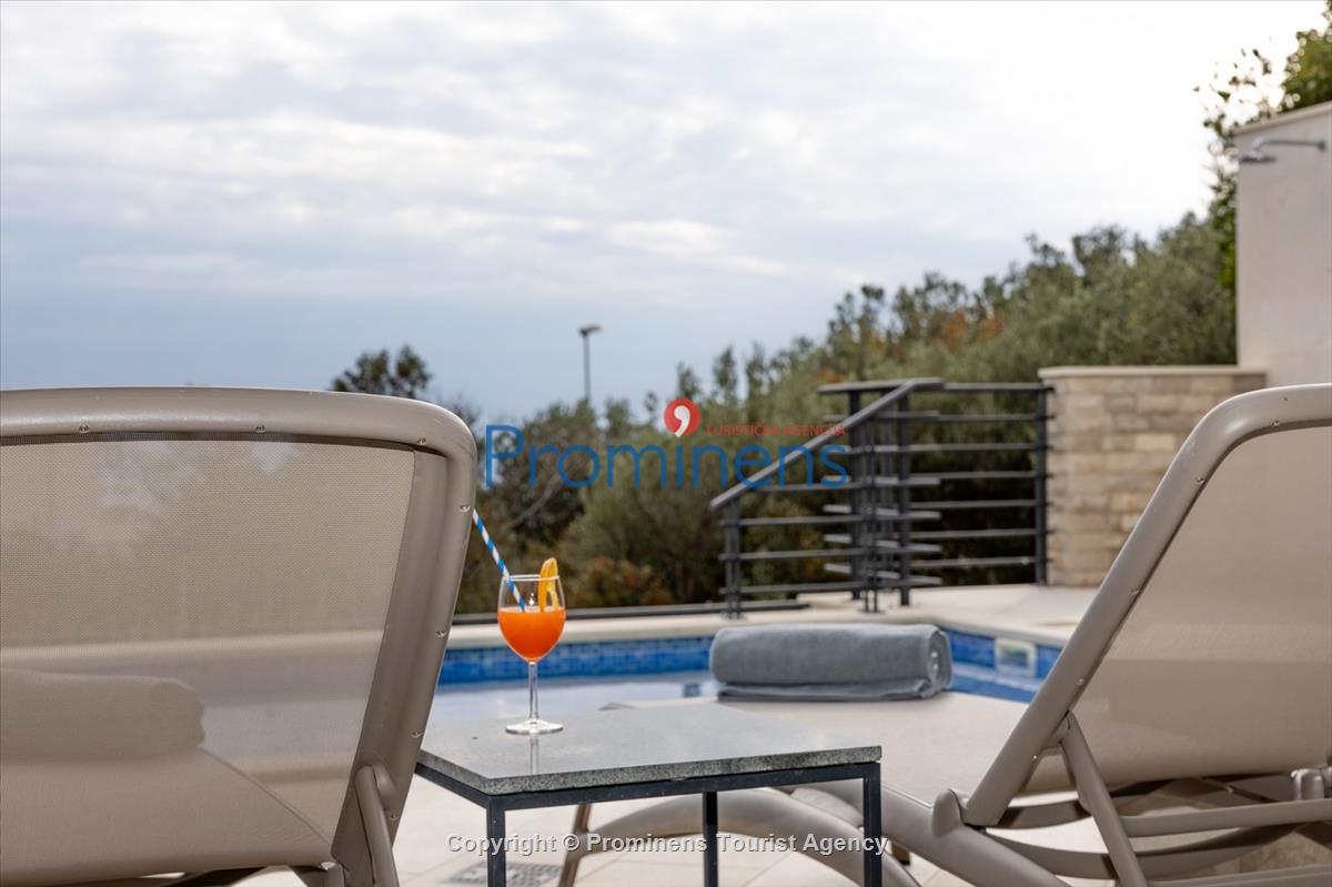 Ferienhaus Villa Oscar in Makarska mit beheiztem Pool, Whirlpool, Terrasse und Meerblick- ruhiger Familienurlaub