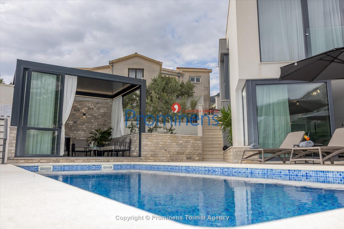 Ferienhaus Villa Oscar in Makarska mit beheiztem Pool, Whirlpool, Terrasse und Meerblick- ruhiger Familienurlaub