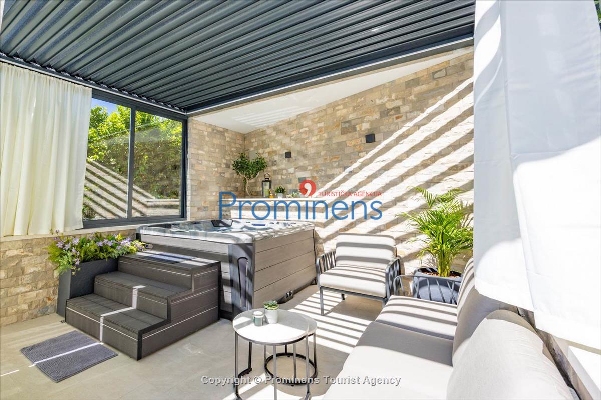 Ferienhaus Villa Oscar in Makarska mit beheiztem Pool, Whirlpool, Terrasse und Meerblick- ruhiger Familienurlaub