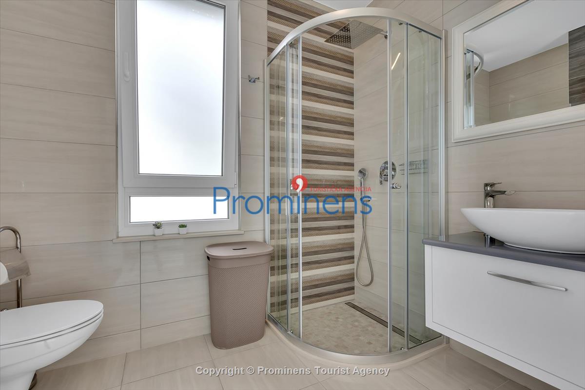 Ferienhaus Villa Oscar in Makarska mit beheiztem Pool, Whirlpool, Terrasse und Meerblick- ruhiger Familienurlaub