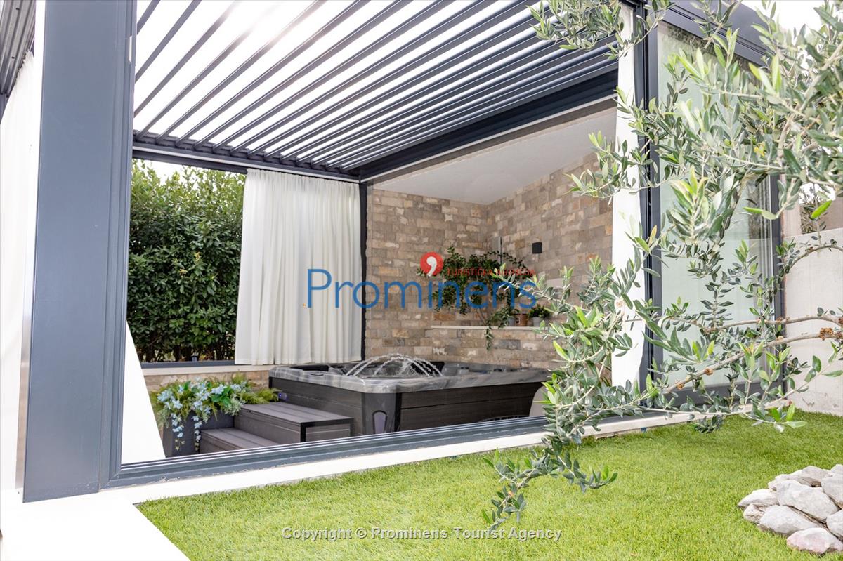 Ferienhaus Villa Oscar in Makarska mit beheiztem Pool, Whirlpool, Terrasse und Meerblick- ruhiger Familienurlaub