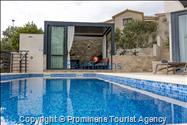 Ferienhaus Villa Oscar in Makarska mit beheiztem Pool, Whirlpool, Terrasse und Meerblick- ruhiger Familienurlaub