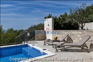 Ferienhaus Villa Oscar in Makarska mit beheiztem Pool, Whirlpool, Terrasse und Meerblick- ruhiger Familienurlaub