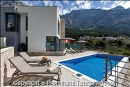 Ferienhaus Villa Oscar in Makarska mit beheiztem Pool, Whirlpool, Terrasse und Meerblick- ruhiger Familienurlaub