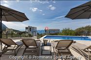 Ferienhaus Villa Oscar in Makarska mit beheiztem Pool, Whirlpool, Terrasse und Meerblick- ruhiger Familienurlaub