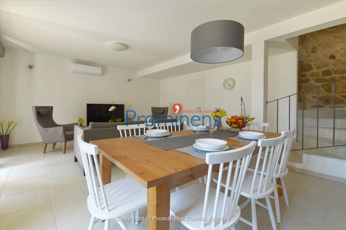 Ferienhaus Barbarella mit beheiztem Pool in Zaostrog - Makarska Riviera- vier Schlafzimmer 