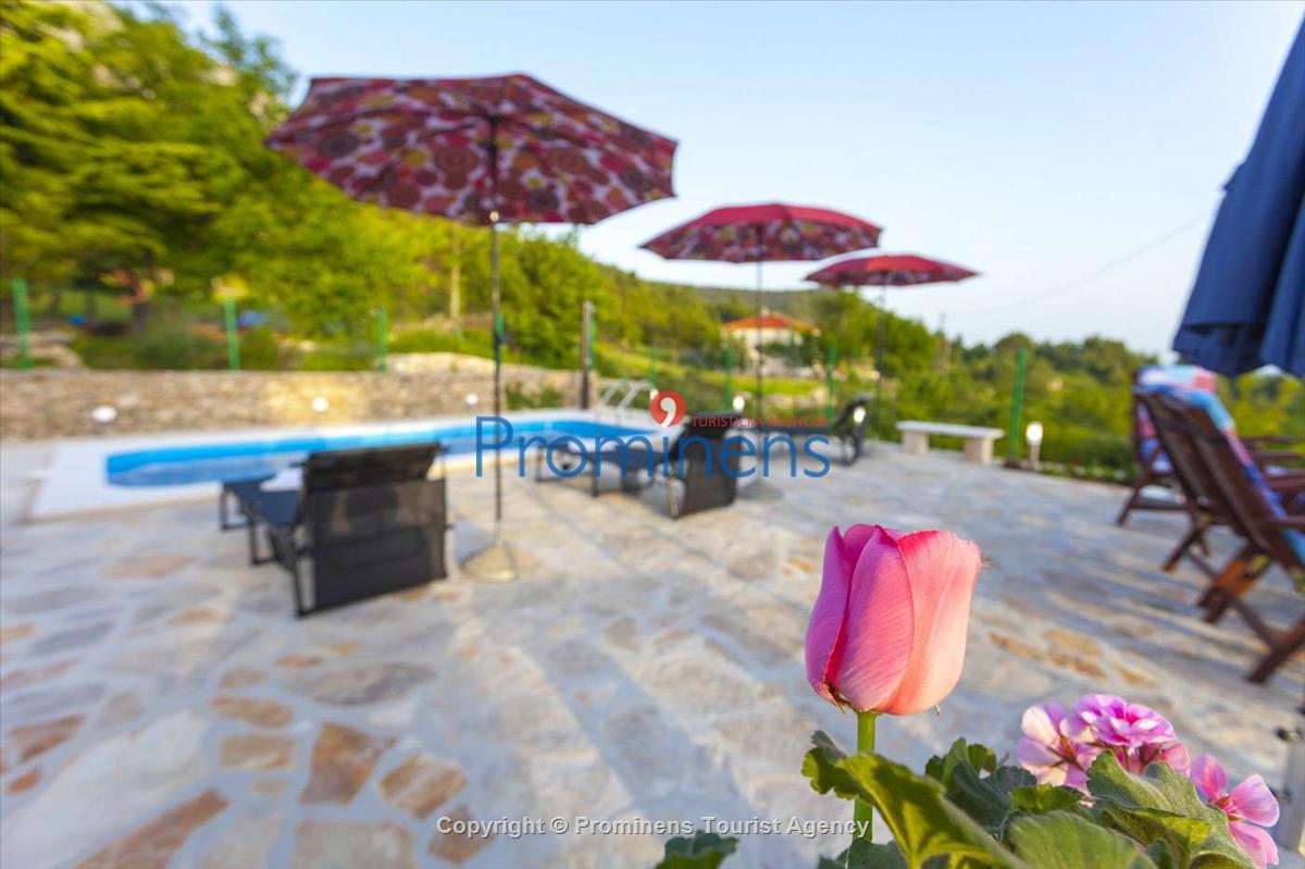 Ferienhaus Ljubini dvori mit Pool in Tučepi Makarska Riviera mieten