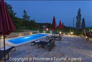 Ferienhaus Ljubini dvori mit Pool in Tučepi Makarska Riviera mieten