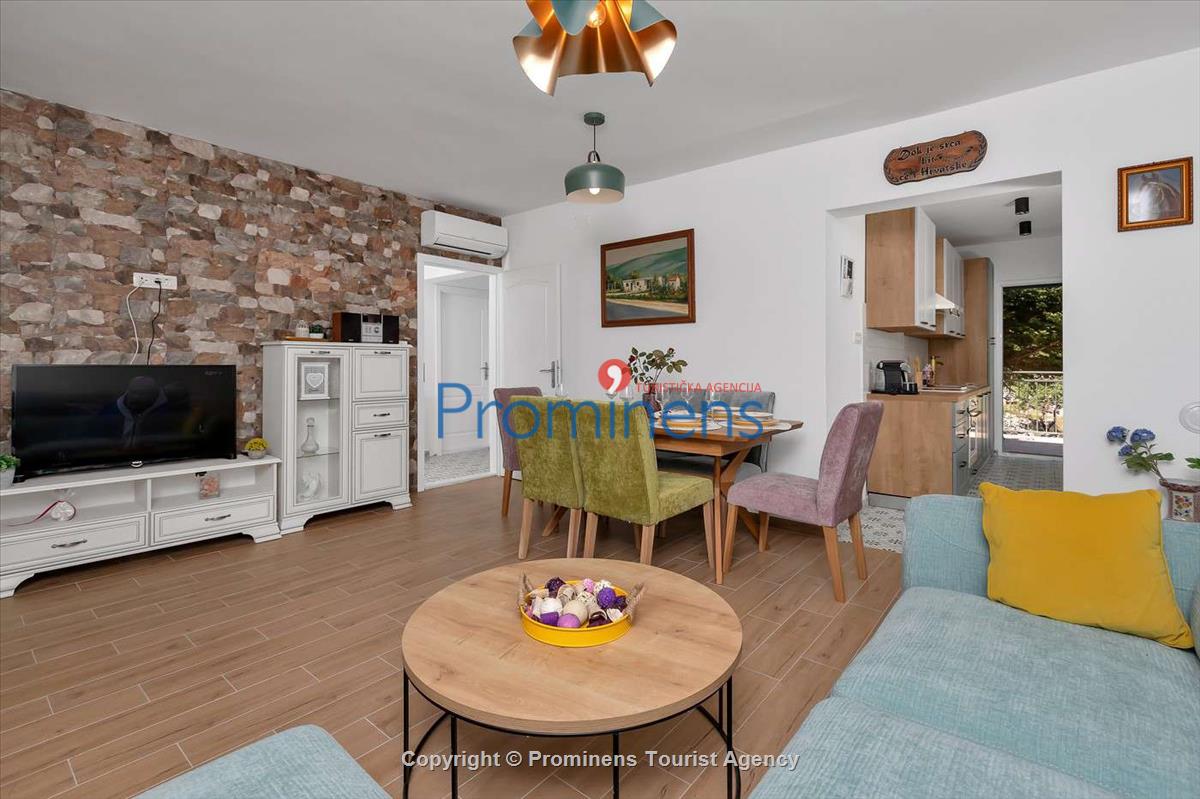Entspannen Sie in der Ferienvilla Danica an der Makarska Riviera  Urlaub in einer komfortablen  alleinstehenden Villa mit privatem Pool 