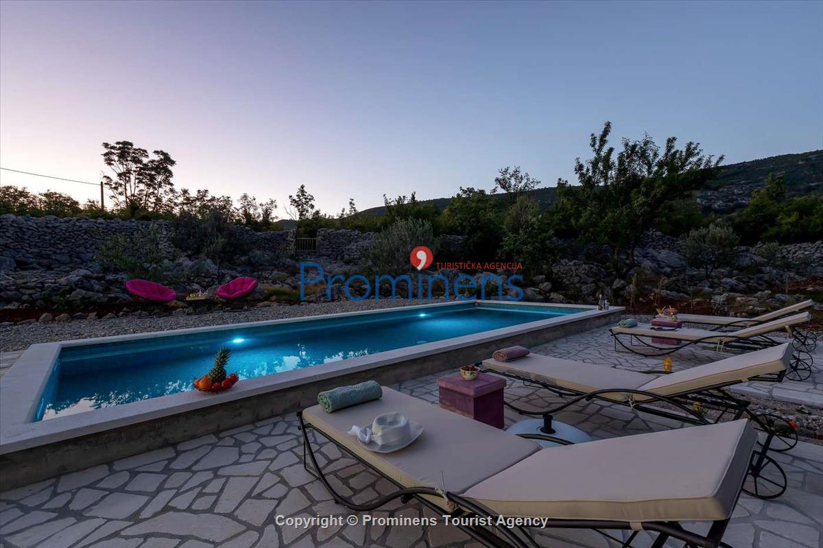 Entspannen Sie in der Ferienvilla Danica an der Makarska Riviera  Urlaub in einer komfortablen  alleinstehenden Villa mit privatem Pool 