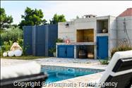  Ferienhaus mit beheiztem Pool und drei Schlafzimmern an der atemberaubenden Makarska Riviera in Kroatien