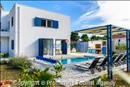  Ferienhaus mit beheiztem Pool und drei Schlafzimmern an der atemberaubenden Makarska Riviera in Kroatien