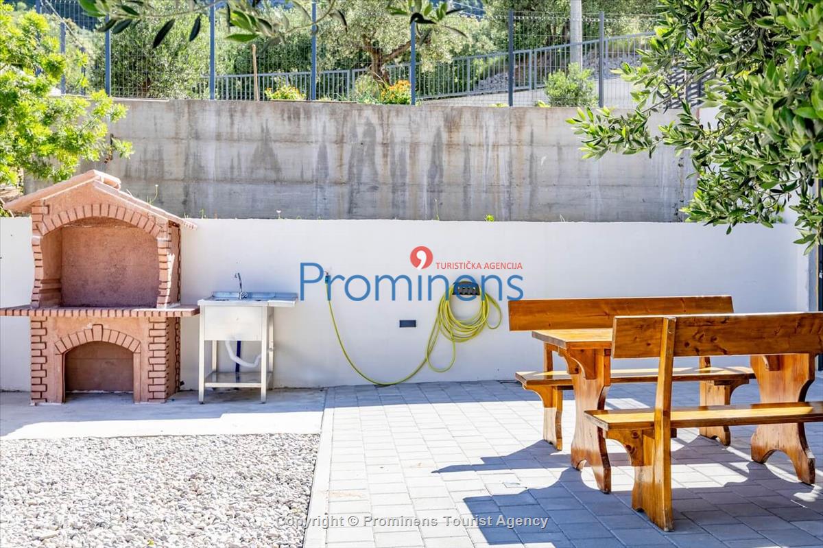 Ferienwohnung Rosmarin in Makarska – eine komfortable Unterkunft mit zwei Schlafzimmern, Balkon und Aufzug