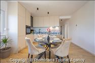 Ferienwohnung Rosmarin in Makarska – eine komfortable Unterkunft mit zwei Schlafzimmern, Balkon und Aufzug
