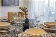 Ferienwohnung Rosmarin in Makarska – eine komfortable Unterkunft mit zwei Schlafzimmern, Balkon und Aufzug