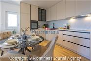 Ferienwohnung Rosmarin in Makarska – eine komfortable Unterkunft mit zwei Schlafzimmern, Balkon und Aufzug