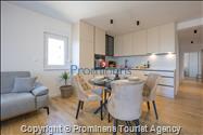 Ferienwohnung Rosmarin in Makarska – eine komfortable Unterkunft mit zwei Schlafzimmern, Balkon und Aufzug