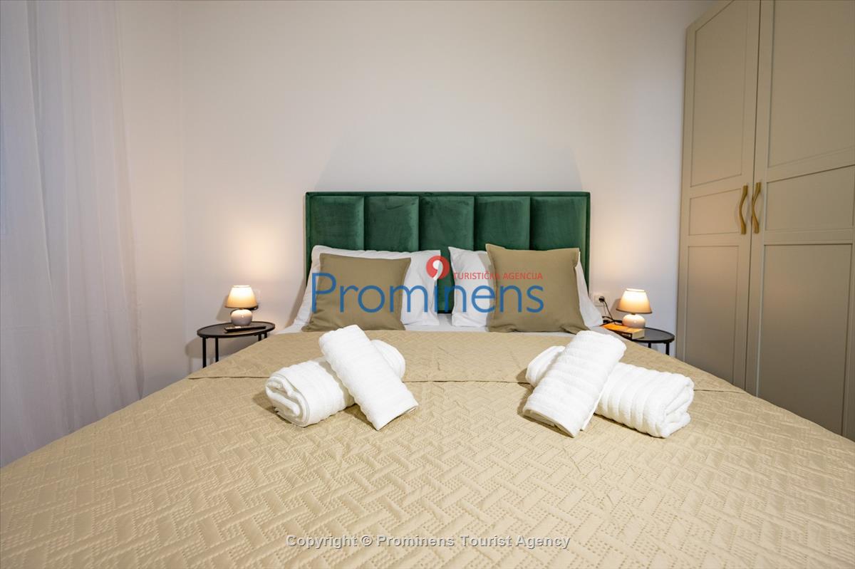 Moderne Ferienwohnung Kotisina mit zwei Schlafzimmern, Balkon und Aufzug in Makarska